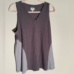 BKE Daek Gray and Light Gray Colorblock Ribbed V-Neck Tank